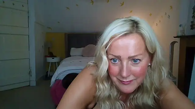 XXX chat uživo modela naughtyhousewifexxx