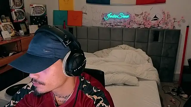 צ'אט XXX בשידור חי של JordanShow