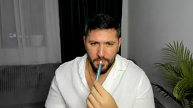 Gold_Alpha_Boy Adlı Modelin Canlı XXX Sohbeti