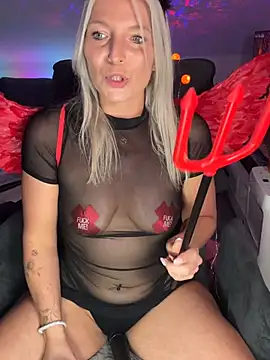 Nicki_Sun Adlı Modelin Canlı XXX Sohbeti