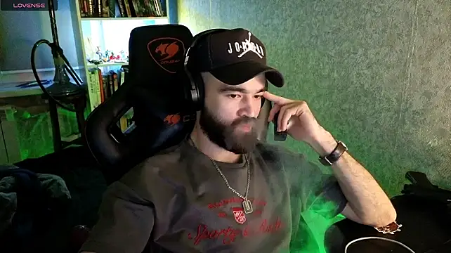دردشة _Serious_Man الجنسية المباشرة